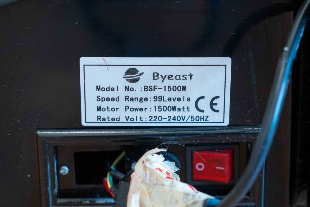 Maquina de exercícios de tapete vibratório.432276417670686722