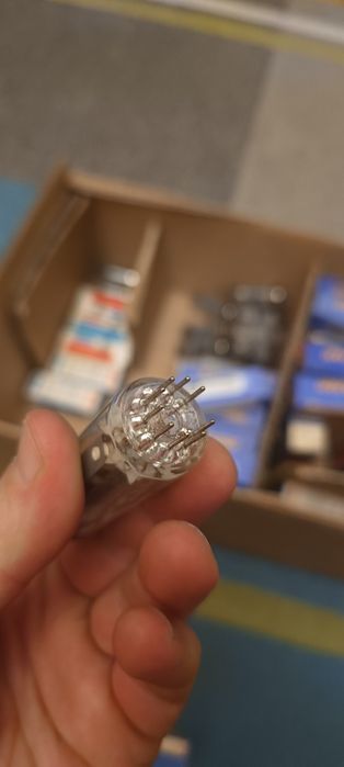 Lampy elektronowe PL 81 TESLA