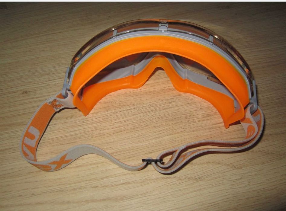 Продам захисні окуляри