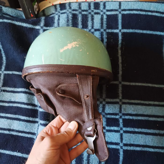 Kask Orzeszek z epoki PRL-u