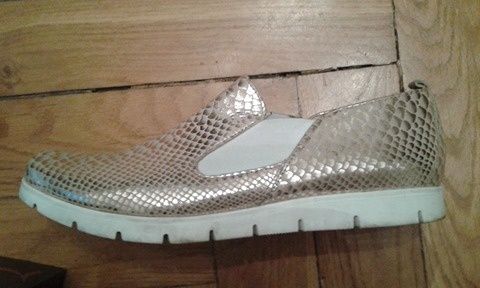 złote skórzane półbuty na białej podeszwie Vanessa