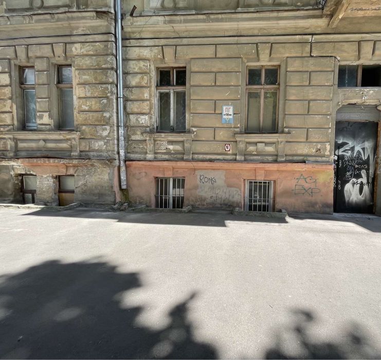 Двухкомнатная продам центр Одессы