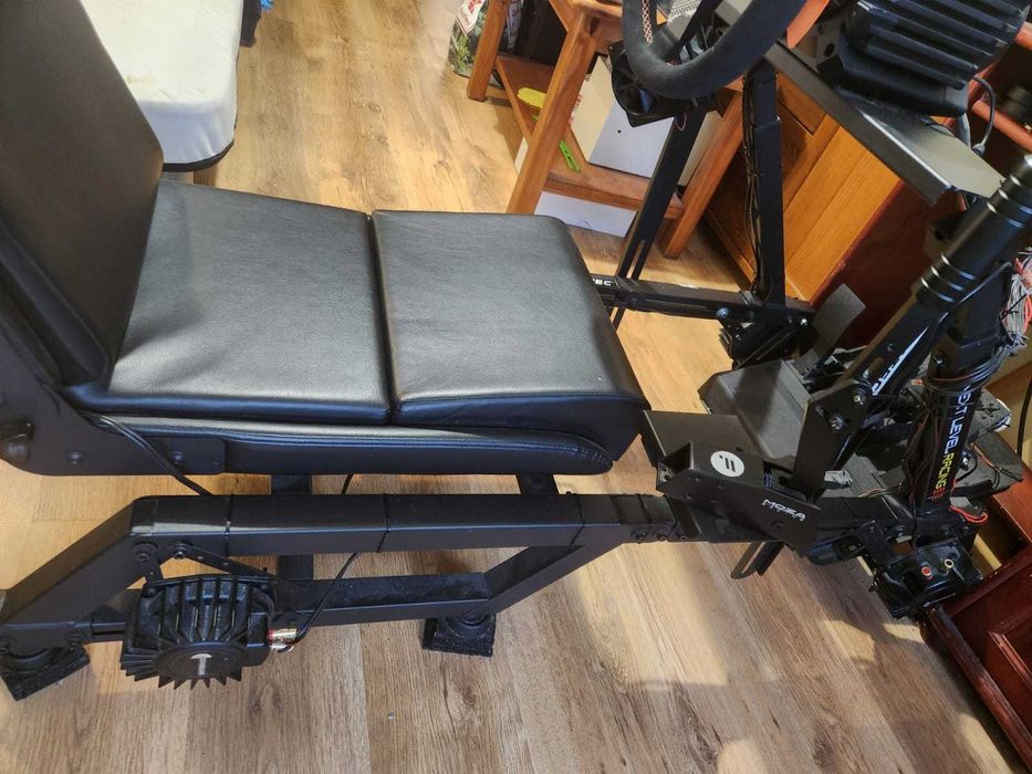 Kompletny SIM RIG - Fanatec + F-GT+masa dodatków-Wartość >10 000 zł