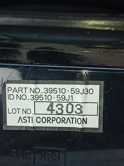 Suzuki Liana części różne,konsola środkowa z radiem