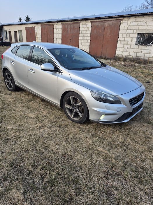 Volvo v40 2,0 d 190 km lift  R-design  anglik