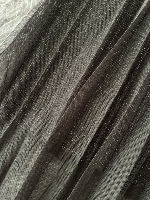 Чорна спідниця міді