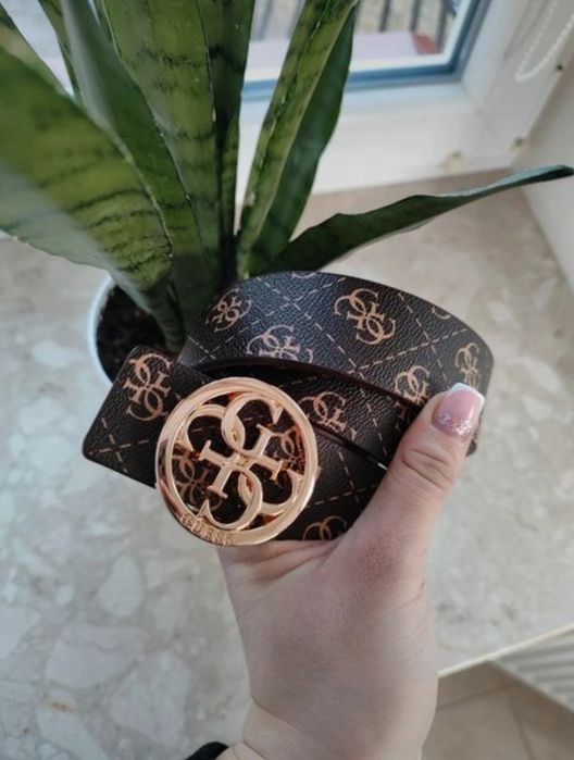 Pasek damski dwustronny Guess brązowy monogram czekoladowy 110 cm