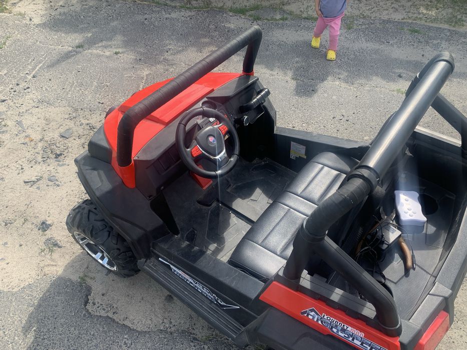 Дитячий електромобіль