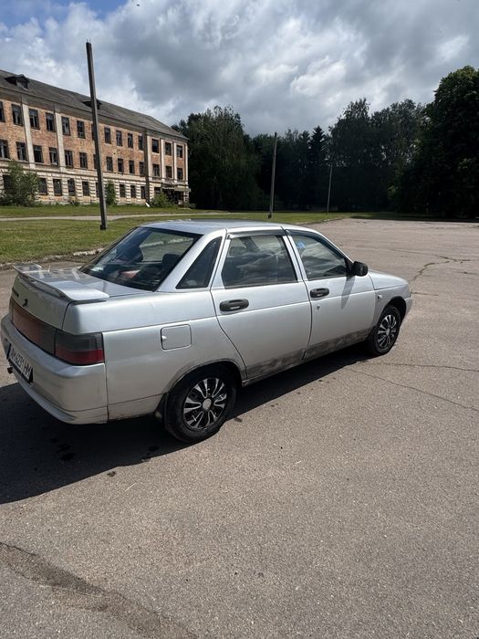 Lada 2110.
