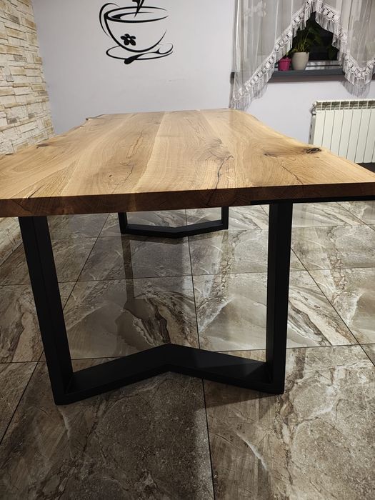 Stół dębowy 200 cm z dodatkiem żywicy