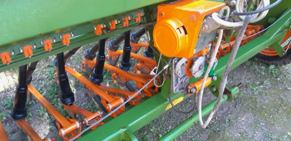 Siewnik Amazone D8 szer 3m