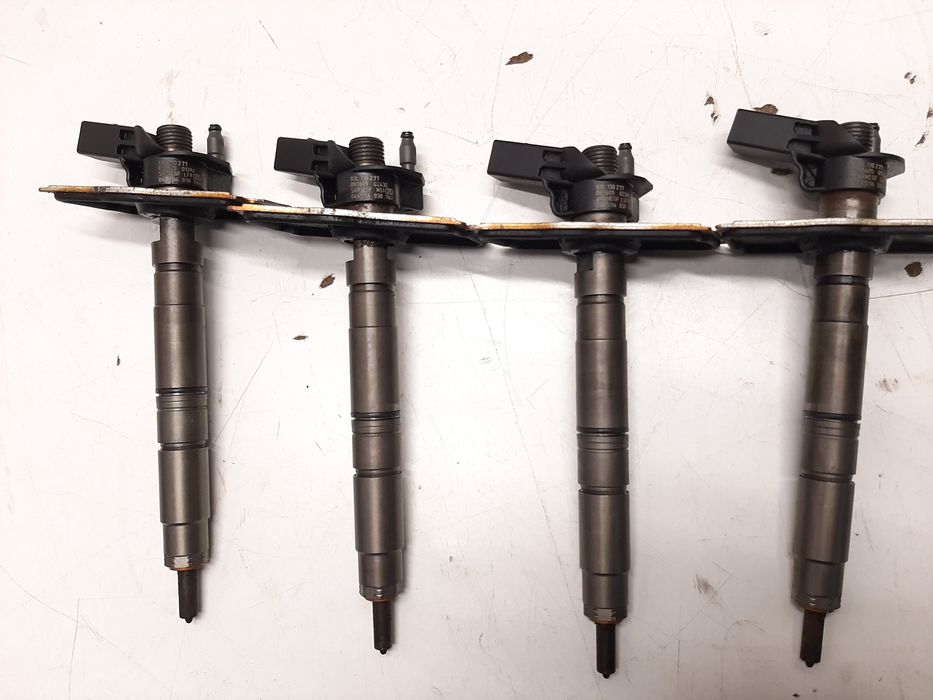 Vw Passat  Форсунка паливна 2.0 tdi common rail 03l130277