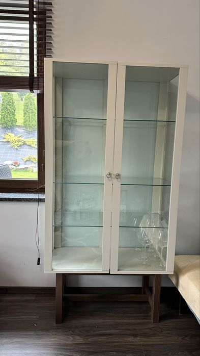 Szklana witryna Ikea