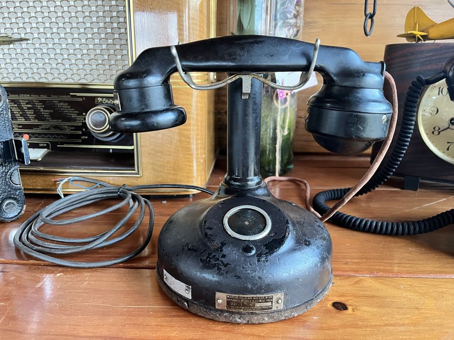 Antigo telefone anos 30