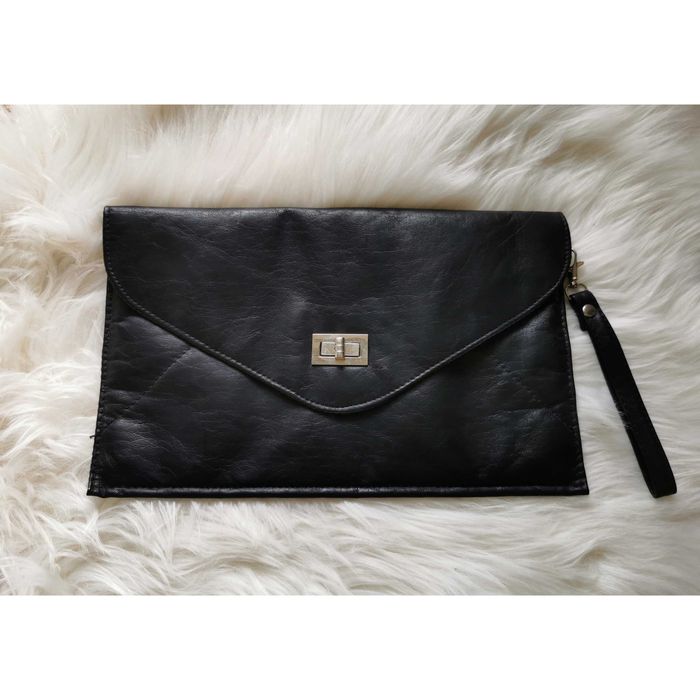 Czarna kopertówka z ekoskóry