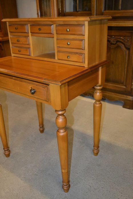 komoda ,sekretarzyk . świerk