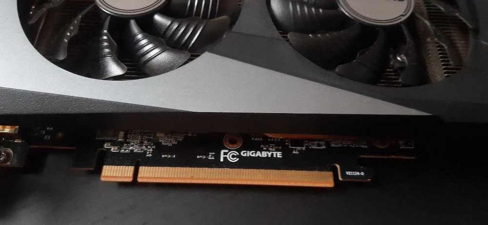 Sprzedam kartę graficzną Gigabyte Radeon RX 6500 XT (3 wentylatory)