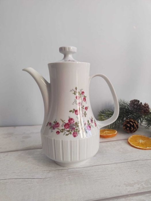 Czajnik, dzbanek, imbryk porcelanowy na kawę lub herbatę
