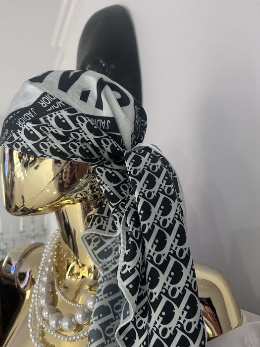 Chista Dior piekny  model na glowe i nie tylko