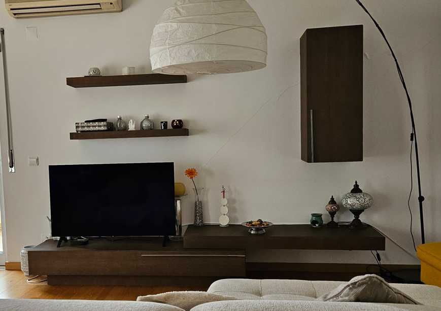 Móvel de TV, coluna de arrumação e prateleiras