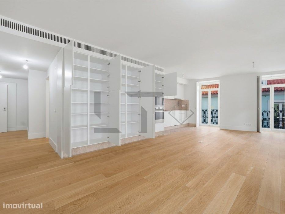 Apartamento T2 com Garagem para Venda junto à Av. da Liberdade, Lisboa
