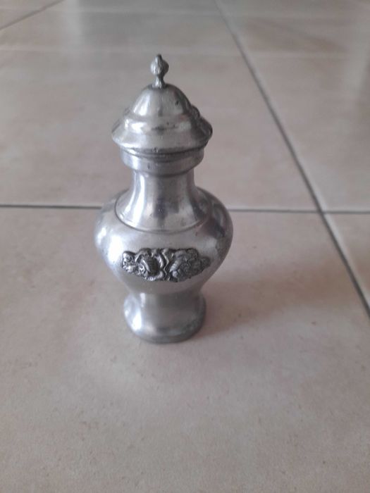 Conjunto de peças em estanho