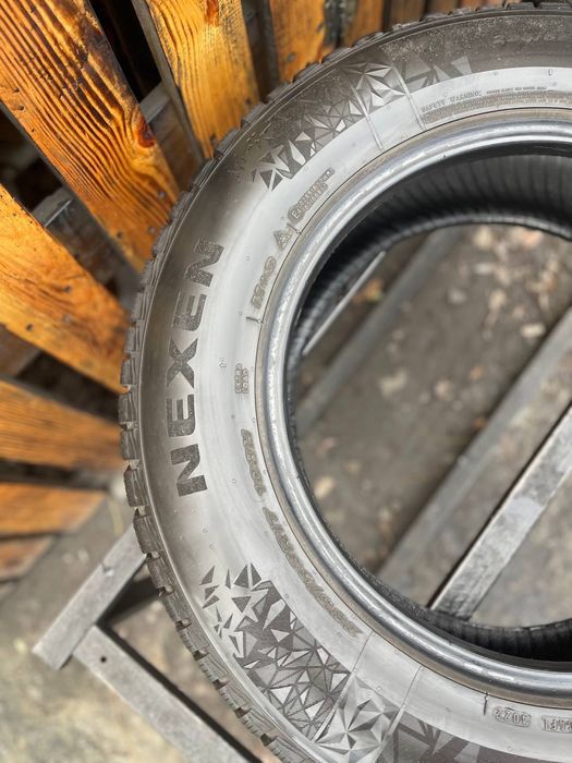 Б/у шини 235/65 r17 Nexen 22 рік