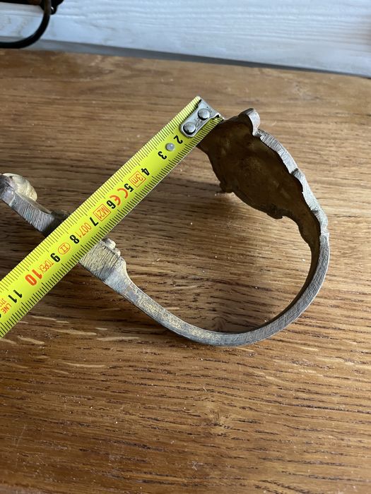 Mosiężny uchwyt ścienny w stylu rokokowym – ozdobny wspornik