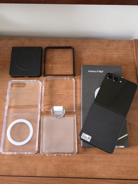 Samsung Z Flip 7 Novo - 3 ciclos de Bateria