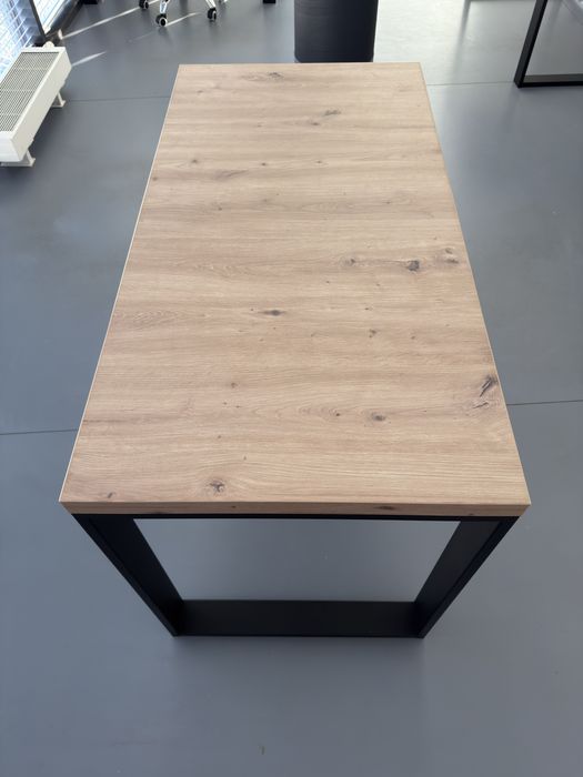 Biurko industrialne – dąb artisan + czarne nogi | solidne, jak nowe
