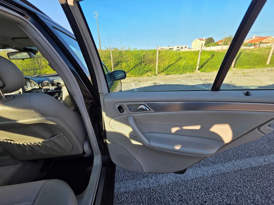 Carrinha Mercedes C220 Avantgarde Ano 2005 Mafra