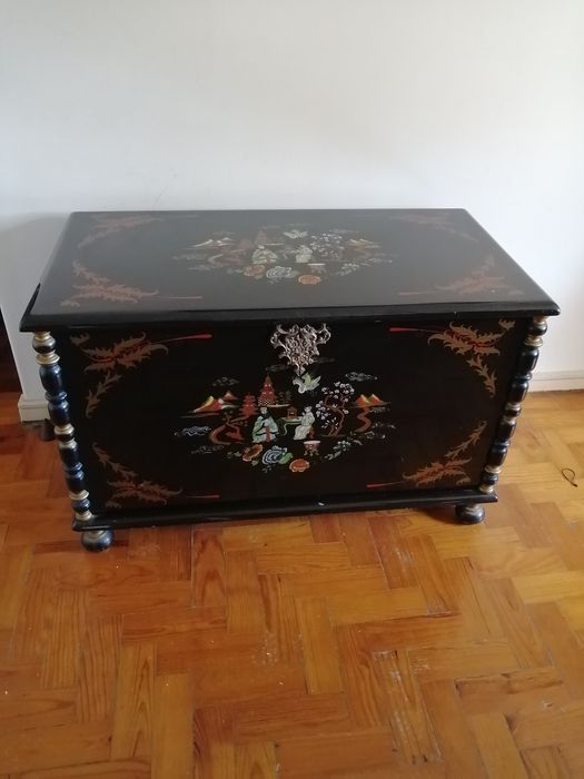 Vendo arca lacada a preto