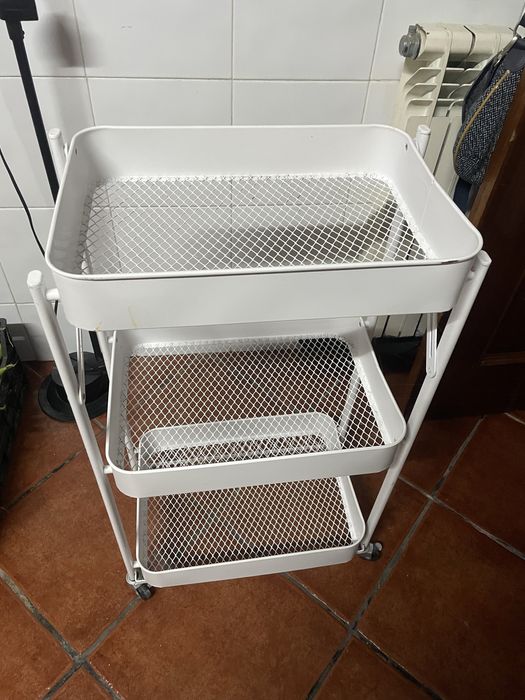 Prateleiras para arrumção em bom estado