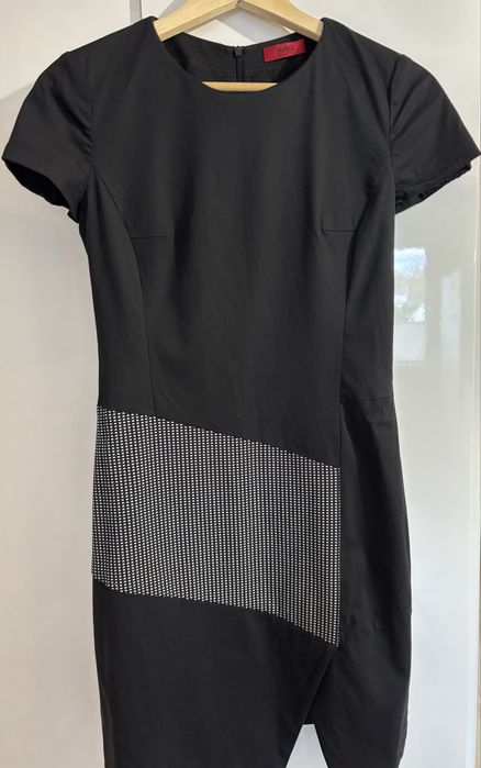 Hugo Boss-czarna sukienka