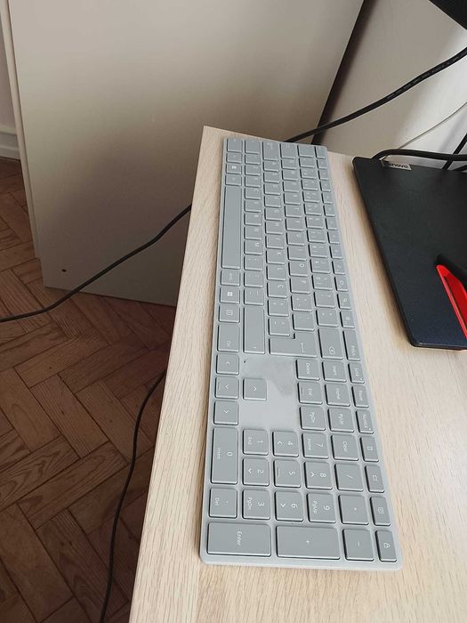 Vendo Teclado Microsoft Surface (2.ª Edição) – bom estado