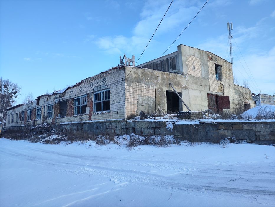 Продам приміщення, склади ... На території консервного заводу.