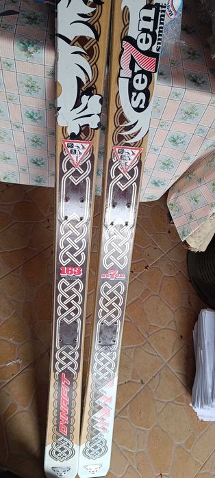 Narty skiturowe bez wiązań