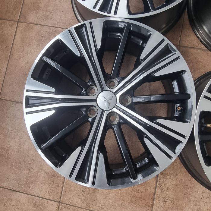 Диски Mitsubishi R18 5x114.3 7j ET38 ЦО67.1 оригінал
Ціна за 4 дис