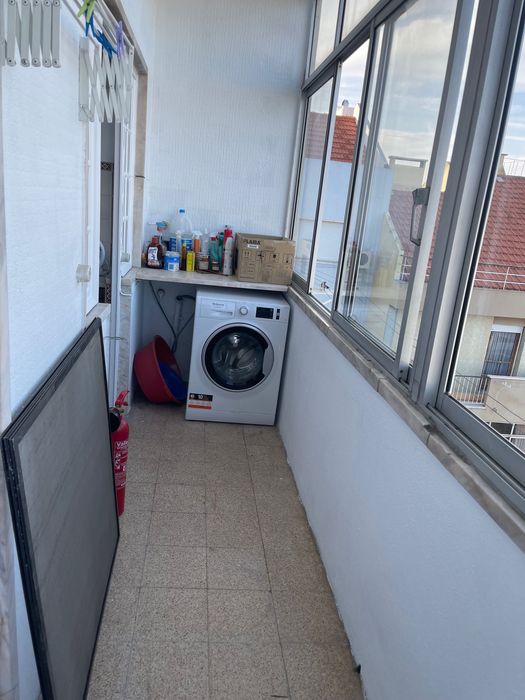 S. Domingos de Benfica - Apartamento T3 mobilado e equipado
