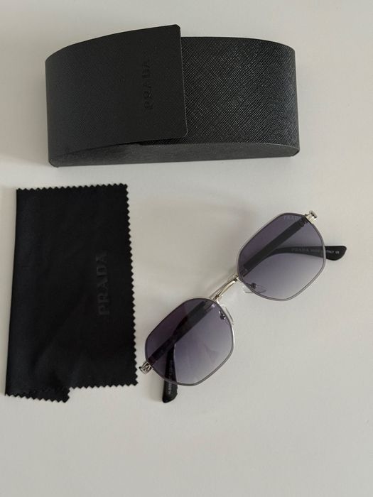 Сонцезахисні окуляри Prada