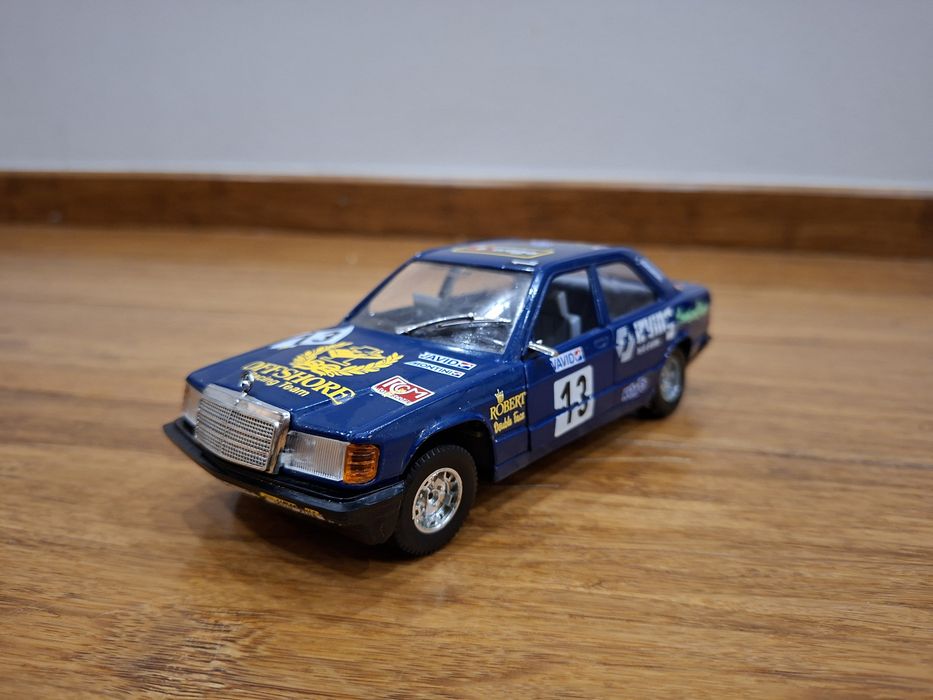Klasyk Mercedes 190E Bburago 1:25 Vintage Włochy Kolekcjonerski