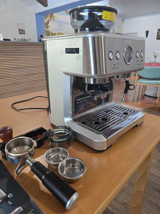 Máquina de café com moinho