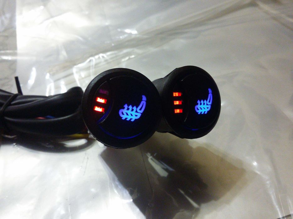 Подогрев сидений из углеволокна. На 2 сидения. Підігрів сидінь