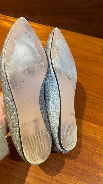 Sabrinas douradas brilhantes da Lefties