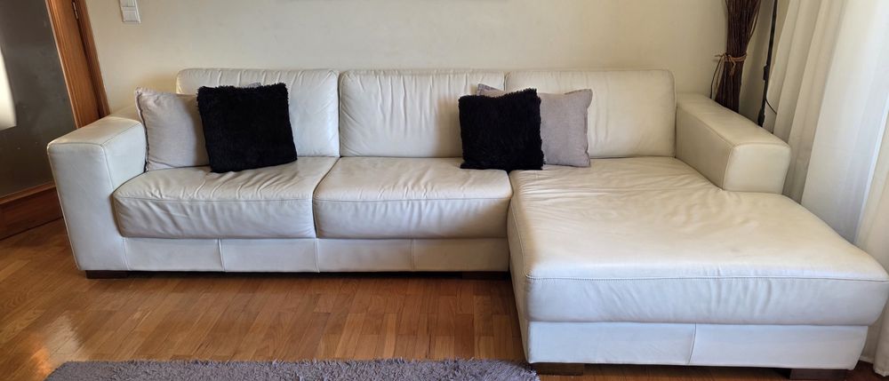 Sofá Chaise long em Pele Genoina