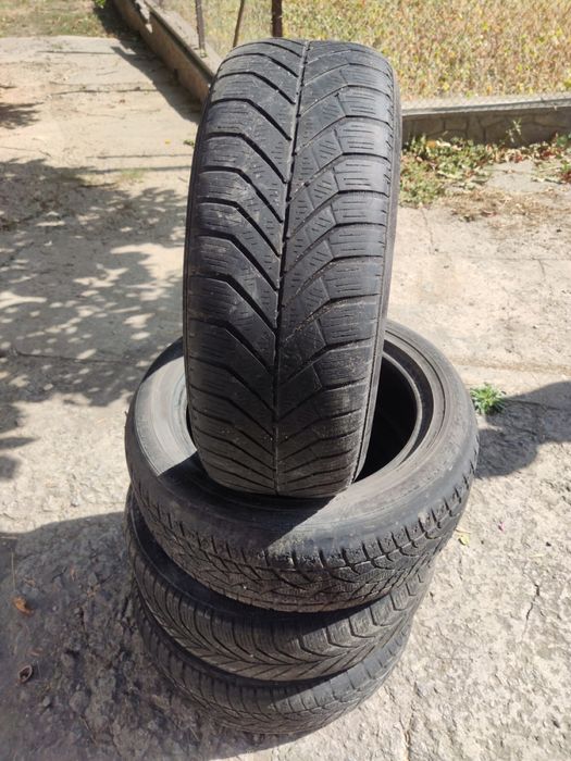 Зимова гума 205/55 r16