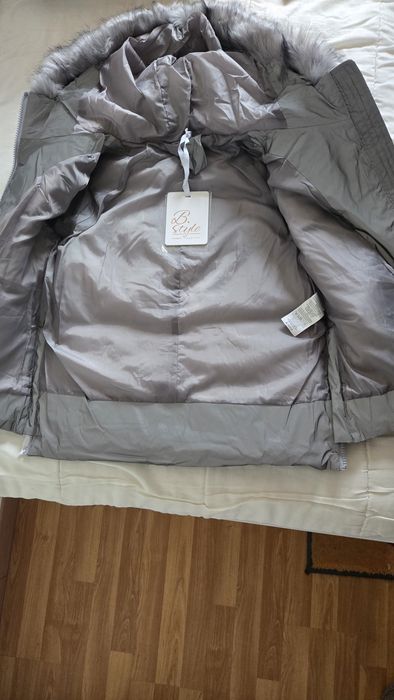 Casaco cinza prateado impermeável