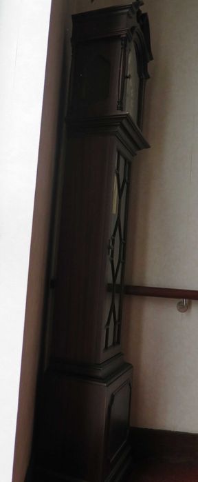 Relógio de pé alto e pêndulo, marca Tempus Fugit