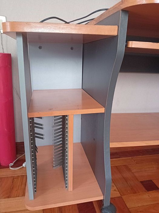 Secretária em madeira