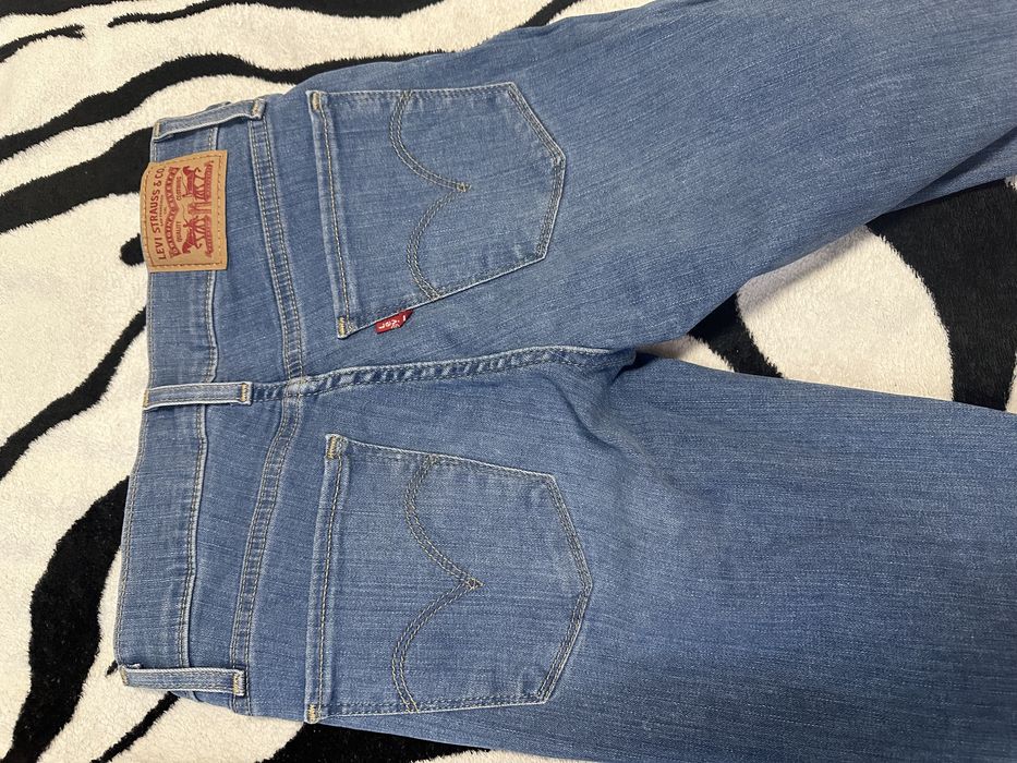 Джинсы женские Levis